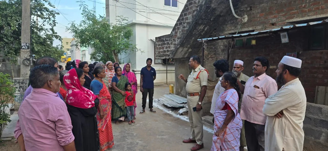 స్థానిక ఎన్నికలపై అవగాహన: ఎస్సై శివశంకర్.