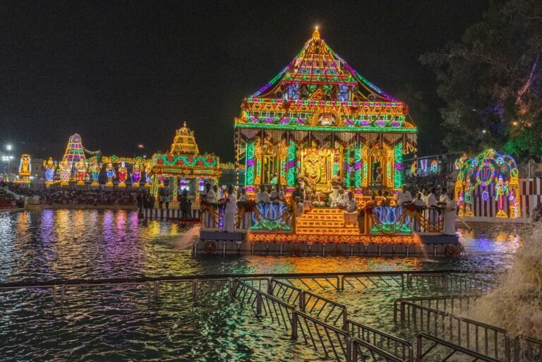 తెప్పపై రుక్మిణీకృష్ణుల అభయం