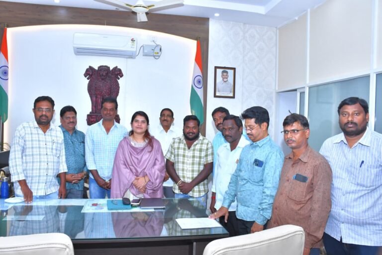 2026-27 సంవత్సరానికి జర్నలిస్టులకు అక్రిడిటేషన్ కార్డుల పంపిణీ