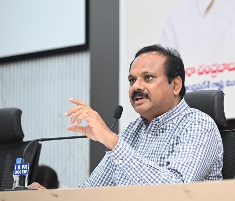 రెవిన్యూ అధికారులు అన్నిరకాల జీవోలు, చట్టాలపై అవగాహన పెంచుకోవాలి..!