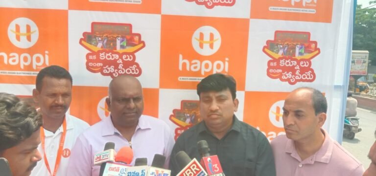 నగరంలో ఘనంగా హ్యాపీ మొబైల్స్ రెండవ బ్రాంచ్ ప్రారంభం