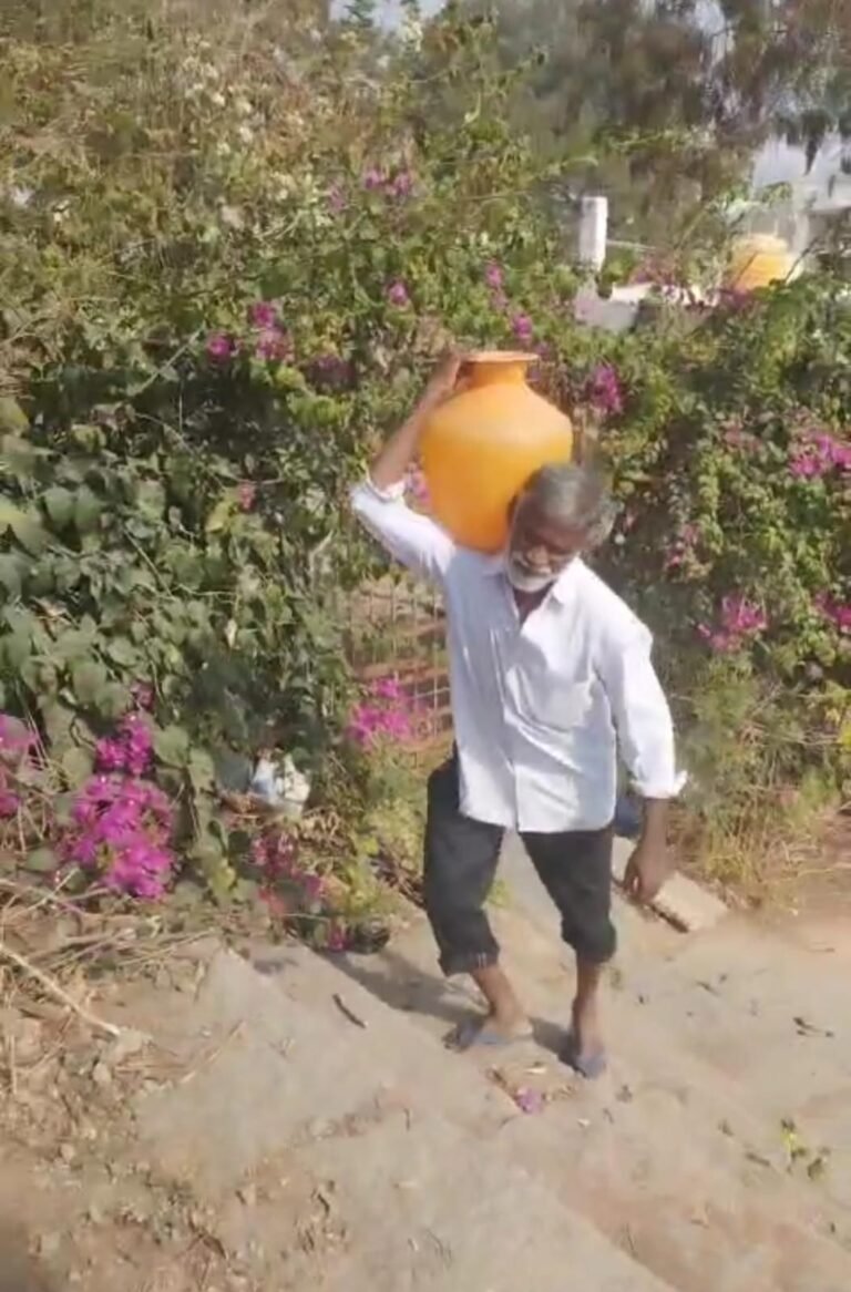 మహాశివరాత్రి సందర్భంగా భక్తి చాటిన వృద్ధుడు