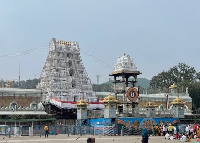 పరాకామణిలో బంగారం దొంగతనంపై సాక్షి కథనం పూర్తిగా అసత్యం